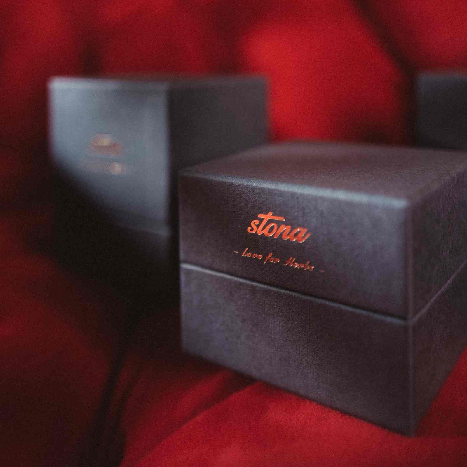 Stona Grinder | Black Walnut, Minor Lid Imperfection